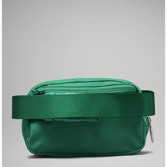 Lululemon belt bag- emerald ice - Picture 3 of 6